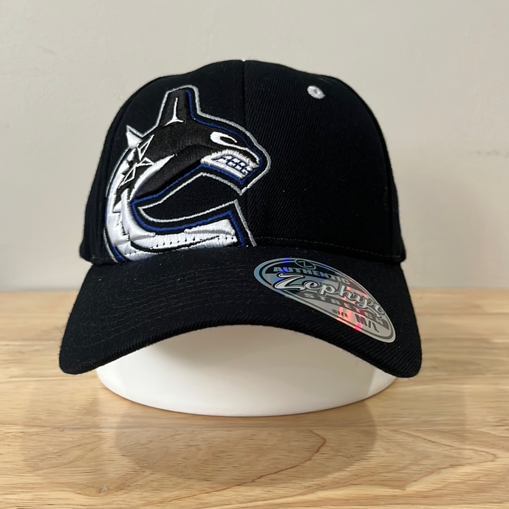 NHL | Vancouver Canucks Hat - Picture 1 of 4
